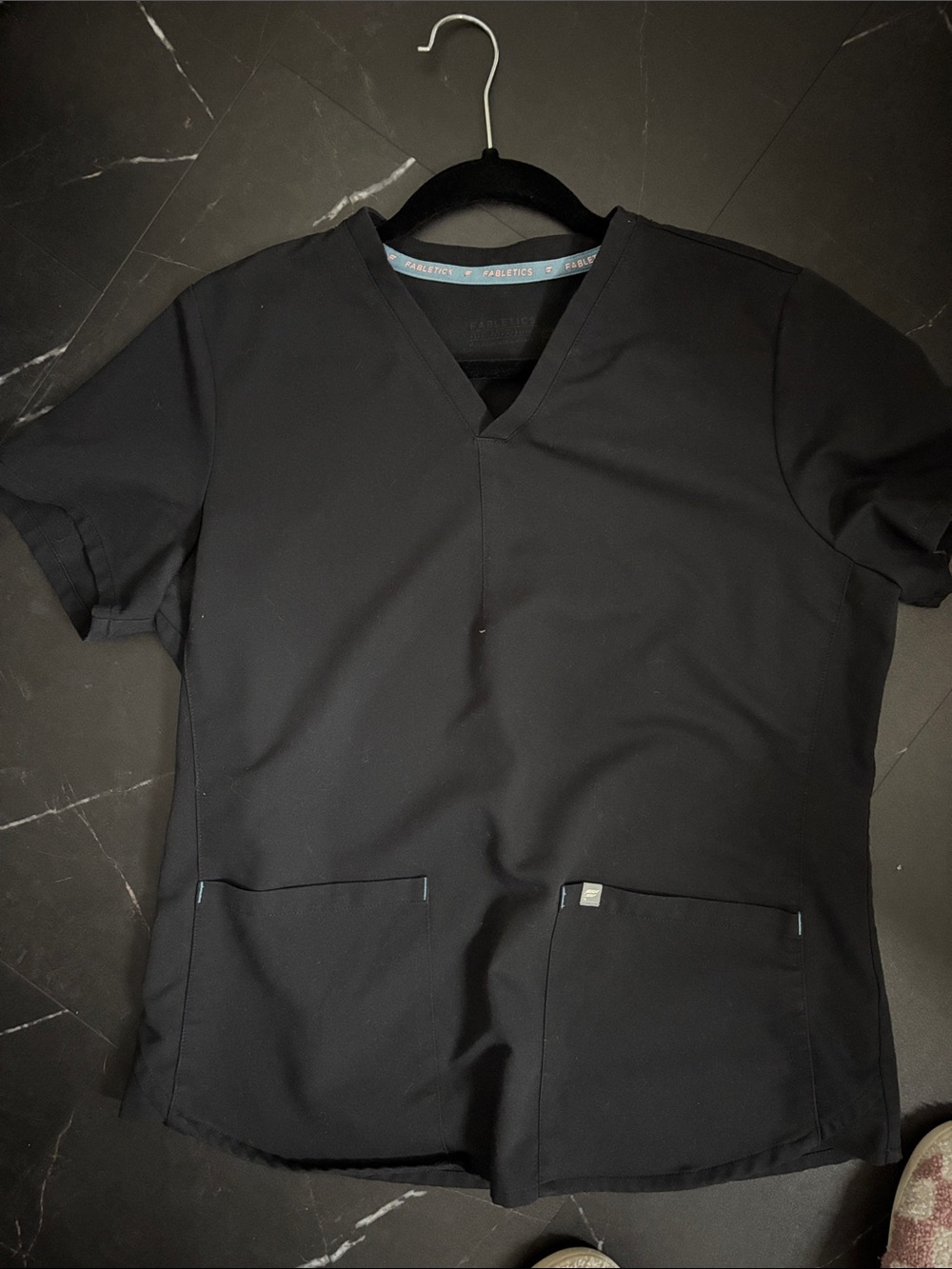 WOMENS Fabletics Black V-Neck Short Sleeve Scrub Tee